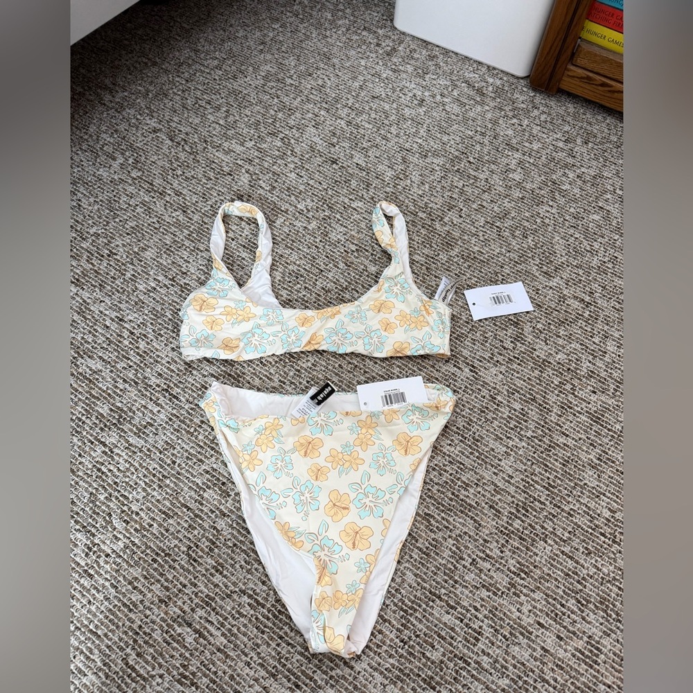 NWT DIPPIN DAISYS BIKINI
